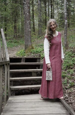 Ilga lininė suknelė