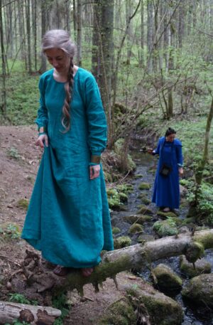 Ilga lininė suknelė