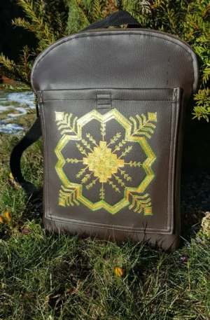 Dirbtinės odos kuprinė - Laimės siūlas